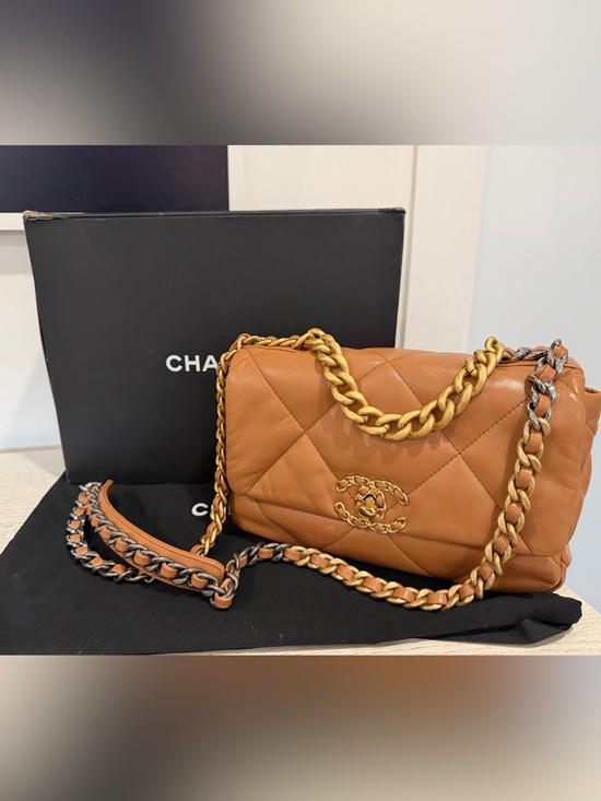 CHANEL Handbags - CHANEL Medium 19 Flap Bag